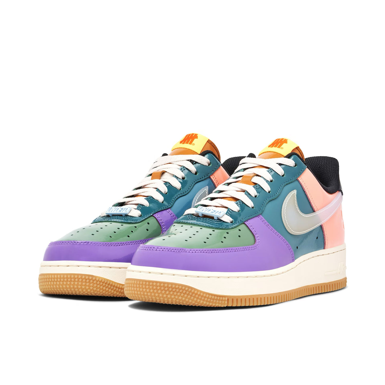 AIR FORCE 1 UNDEFEATED ‘WILD BERRY’ - Nike Air Force 1 sneaker rear heel and sole detail