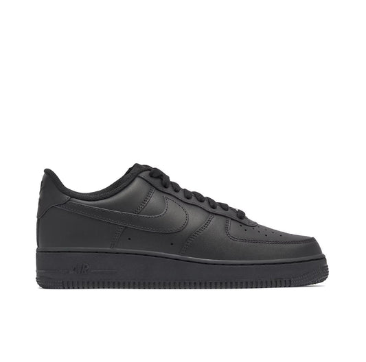 AIR FORCE 1 ‘07 BLACK - Nike Air Force 1 sneaker side profile view on white background
