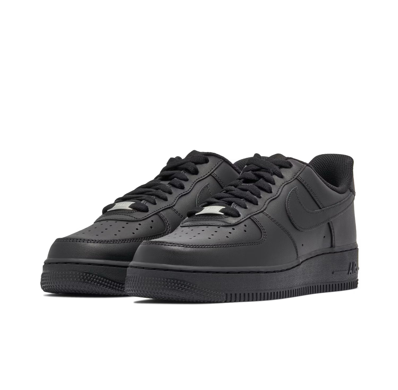 AIR FORCE 1 ‘07 BLACK - Nike Air Force 1 sneaker rear heel and sole detail