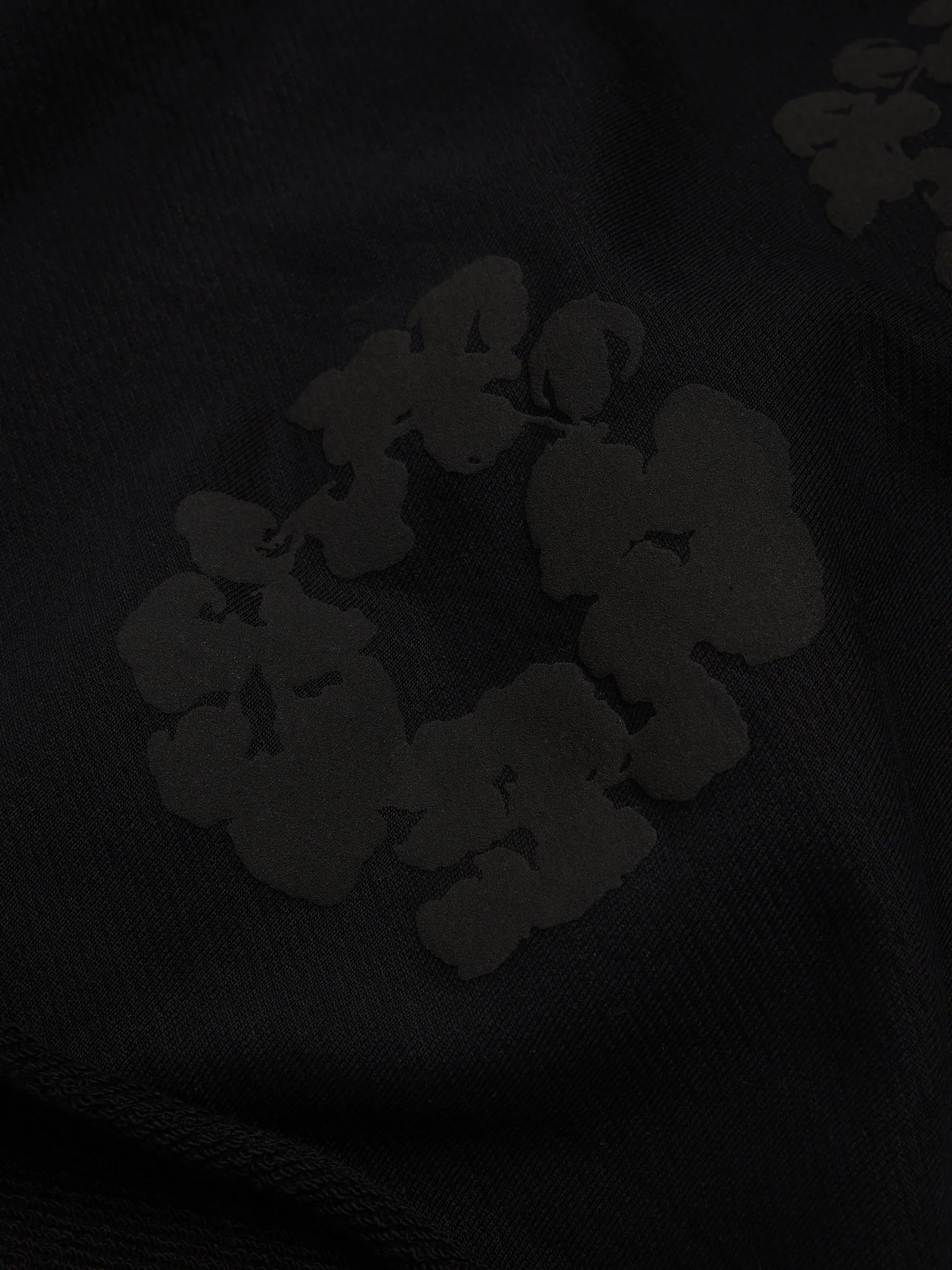 Denim Tears Cotton Wreath Monochrome Shorts - close-up fabric and branding detail