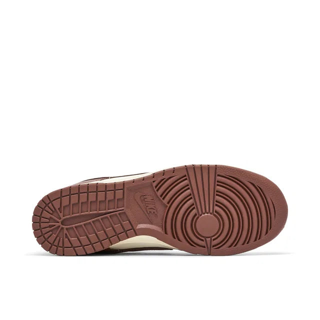 Nike Dunk Low Cacao  brown - Nike Dunk Low sneaker rear heel and sole detail