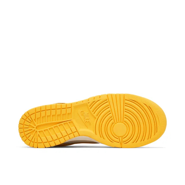 Nike Dunk Low Citron yellow - Nike Dunk Low sneaker rear heel and sole detail