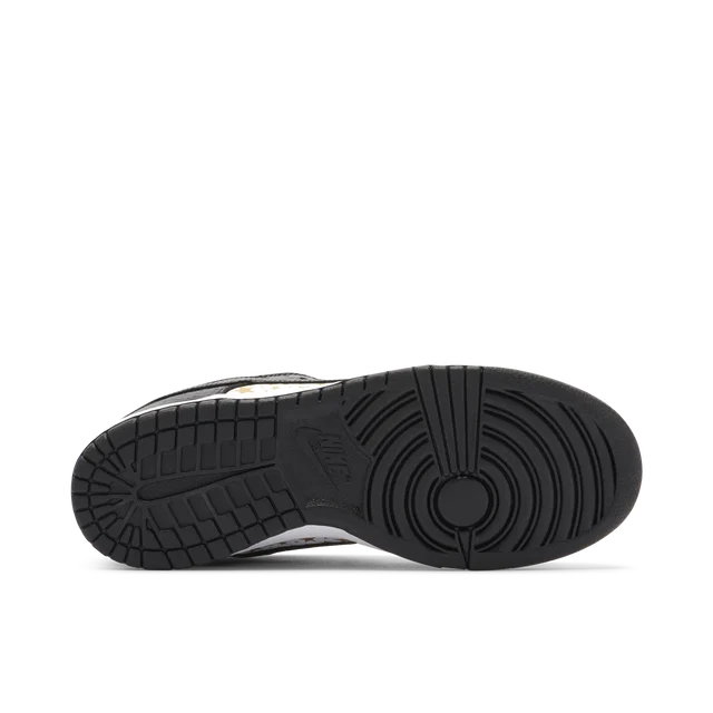 Nike SB Dunk Low Supreme Stars Black - Nike SB Dunk Low sneaker rear heel and sole detail